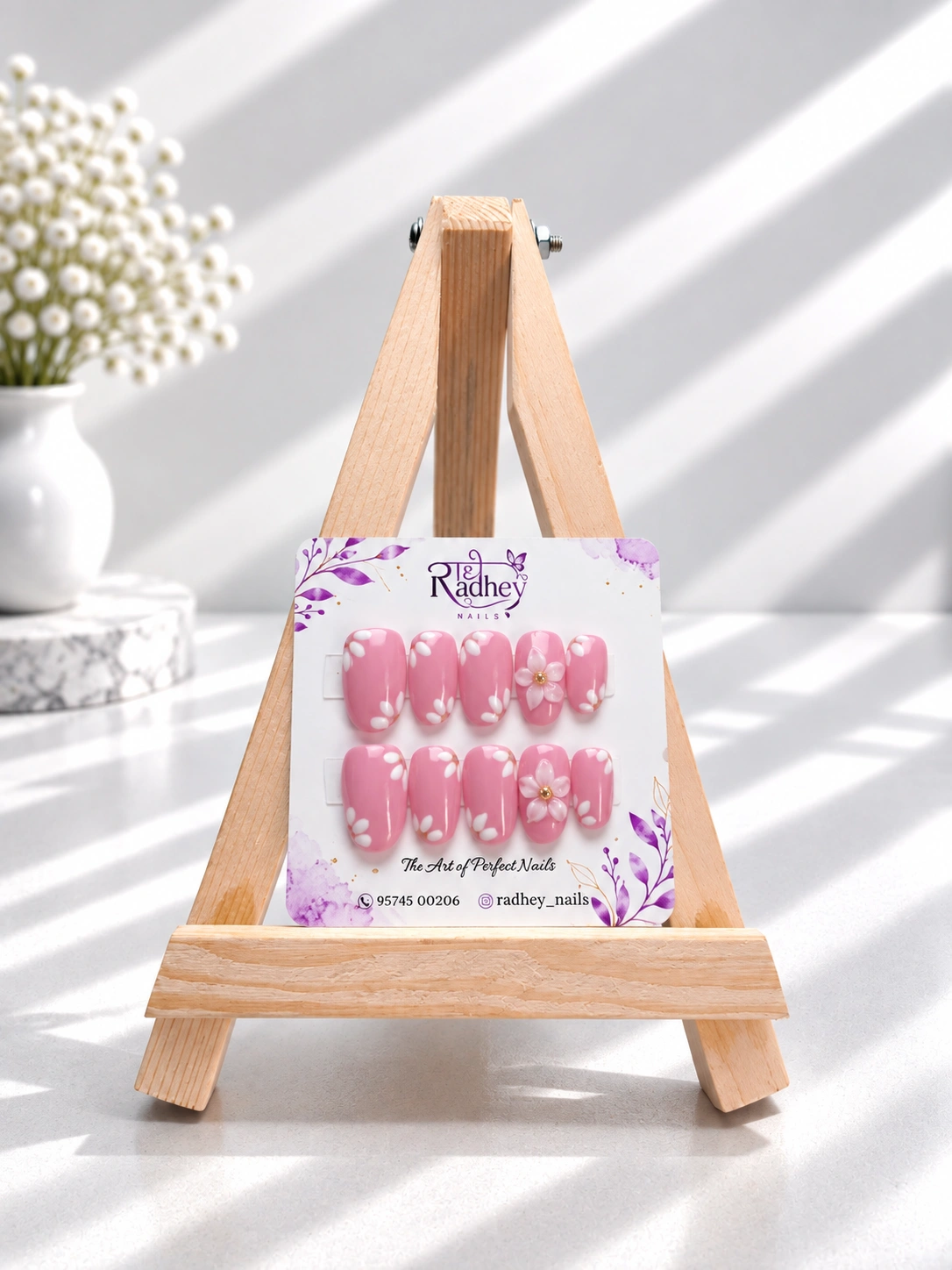 Pink Floral Press-On Nails – Soft Blush Pink & White Daisy-Inspired Nail Art